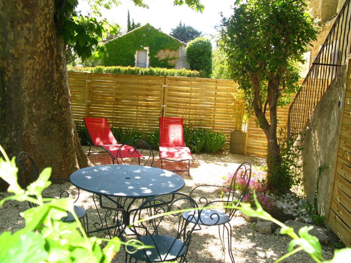 Location& Gites Sarrians Exterior foto
